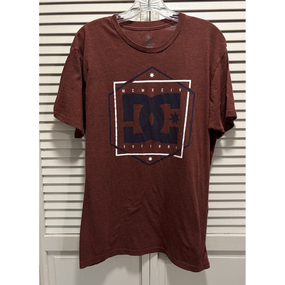 DC Graphic Logo Tshirt Crew Neck Short Sleeve Size Medium‎ Brown Soft